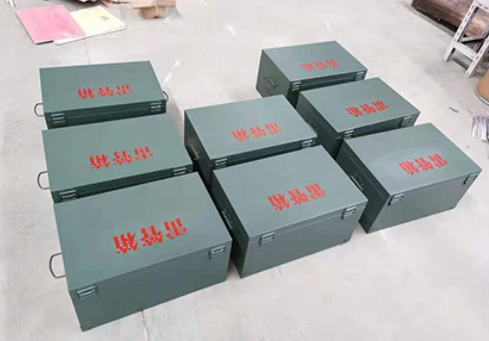 马龙炸药箱和雷管箱一般是怎么存放的？
