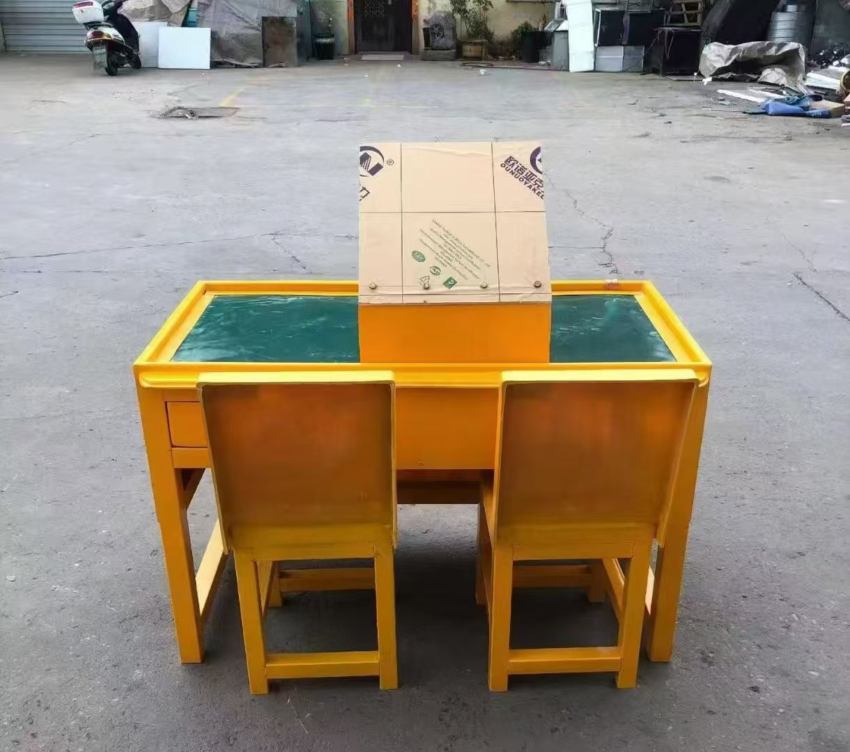 马龙防静电导通桌井下煤矿火工品发放桌：危险品流转的安全守护者